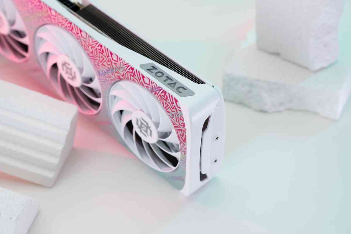 索泰RTX 5060 XGAMING OC显卡全面评测：颜值与性能的双重盛宴