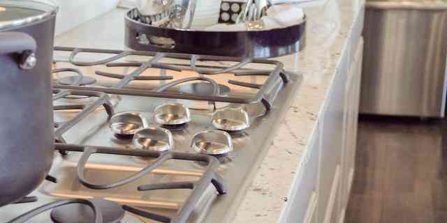 万家乐燃气灶质量怎么样 燃气灶是不是越贵越好？我家换了2台燃气灶，终于搞明白了