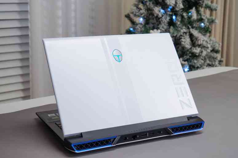 雷神ZERO 2024蜂鸟护眼屏版深度评测：视觉与性能的巅峰之作