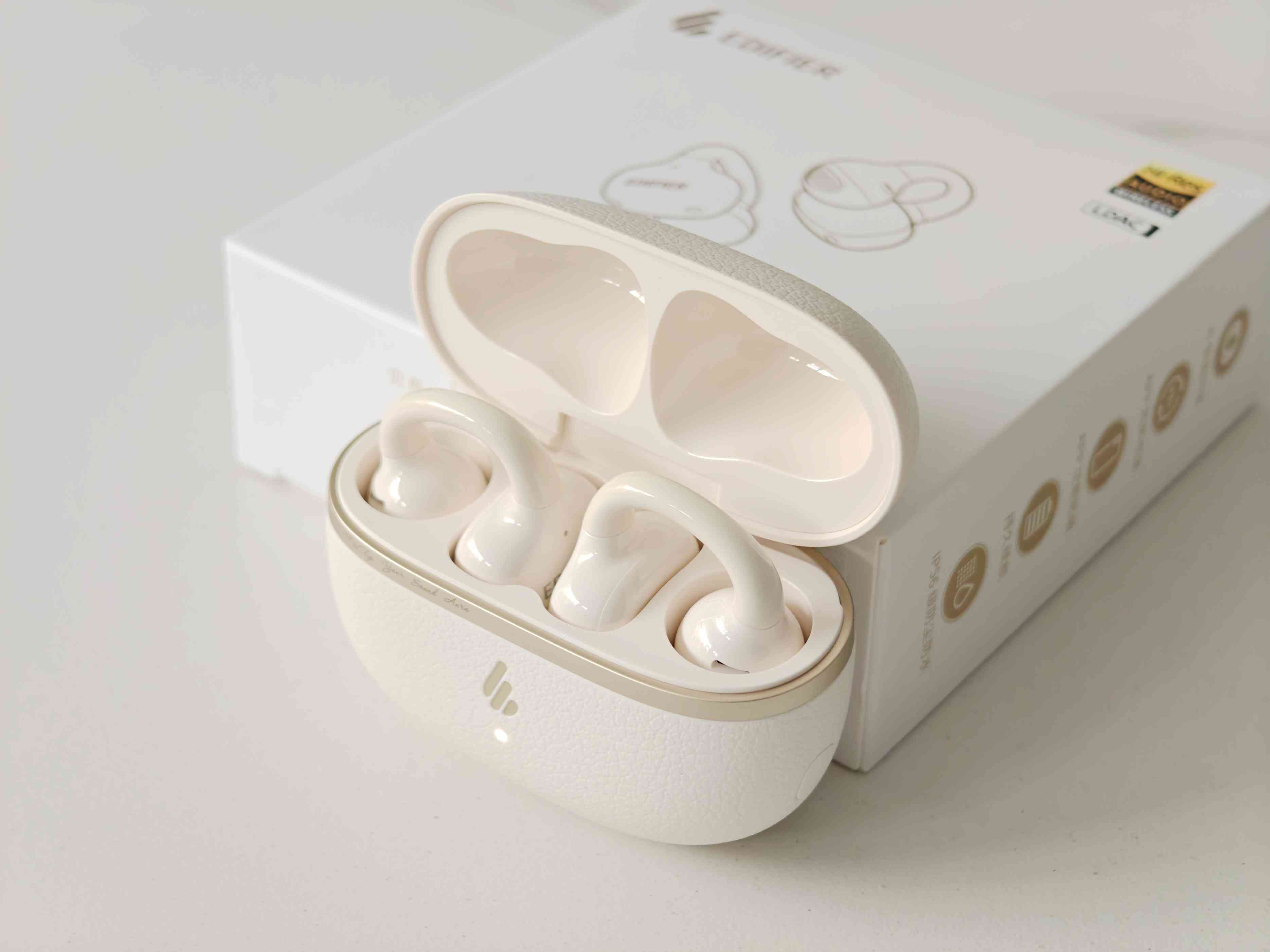 漫步者FitClip Ultra耳夹式蓝牙耳机深度评测：无感佩戴与旗舰音质的完美融合