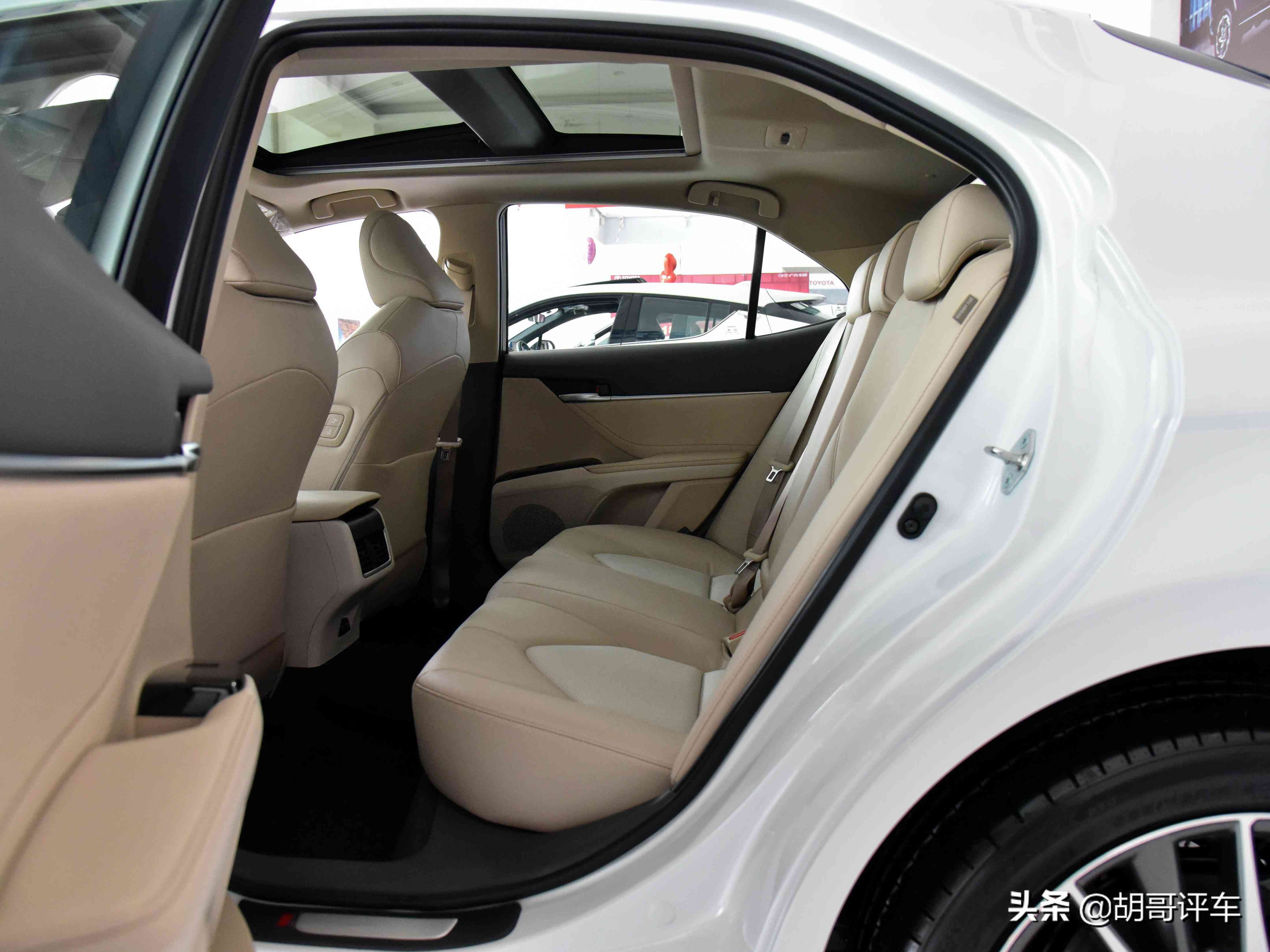 质量好，配置升级价格实惠又省油的合资B级车，带你看丰田凯美瑞