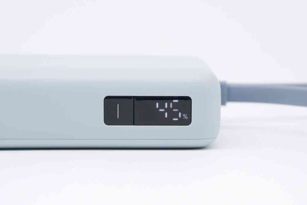 小米充电宝怎么样 差旅党必入，自带线+67W澎湃秒充，小米67W自带线充电宝评测