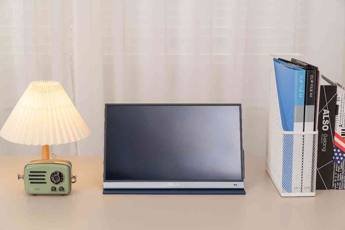 华硕显示器怎么样 色域高更轻薄 华硕ZenScreen OLED MQ16AH便携显示器测评