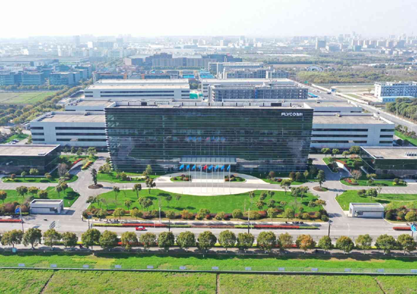 飞科剃须刀用户体验如何？深度剖析“国产剃须刀之王”飞科电器的核心挑战：双品牌战略承压，未来增长点何在？