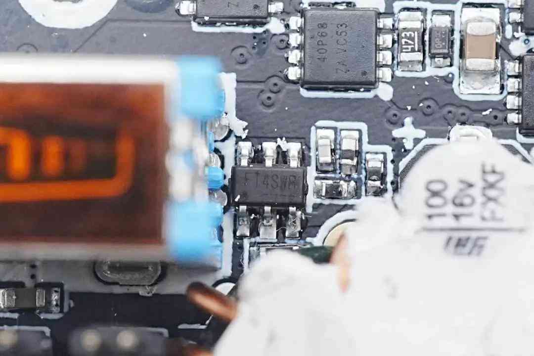 安克充电宝怎么样 数显充电宝选购指南！安克热门款拆解，这些芯片决定你的充电体验