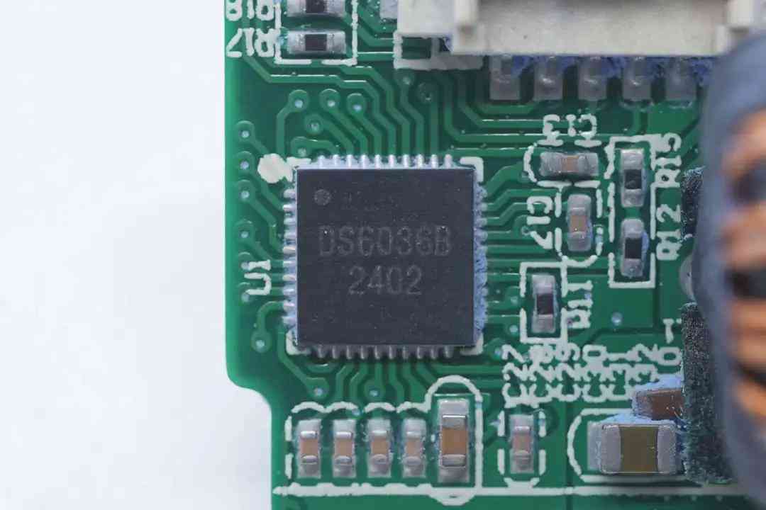 安克充电宝怎么样 数显充电宝选购指南！安克热门款拆解，这些芯片决定你的充电体验