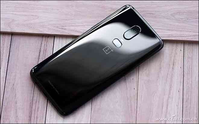 一加6全面评测：3199元起是否值得入手？