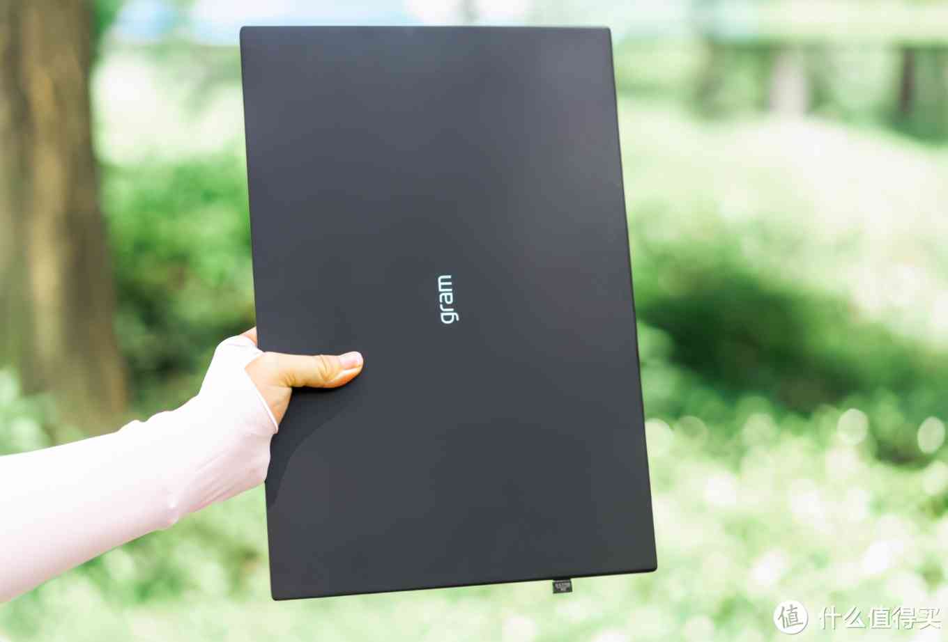 LG gram 2021款深度评测：1.19kg超轻薄16英寸移动办公利器